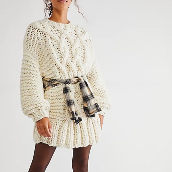 Loopy Mango Free People Cabin Fever Cable Knit O/S Pink Oversized Tunic Sweater - Picture 3 of 5